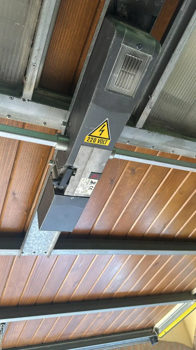 Portoni garage automatici e motorizzazioni — lavoro realizzato in Romagna