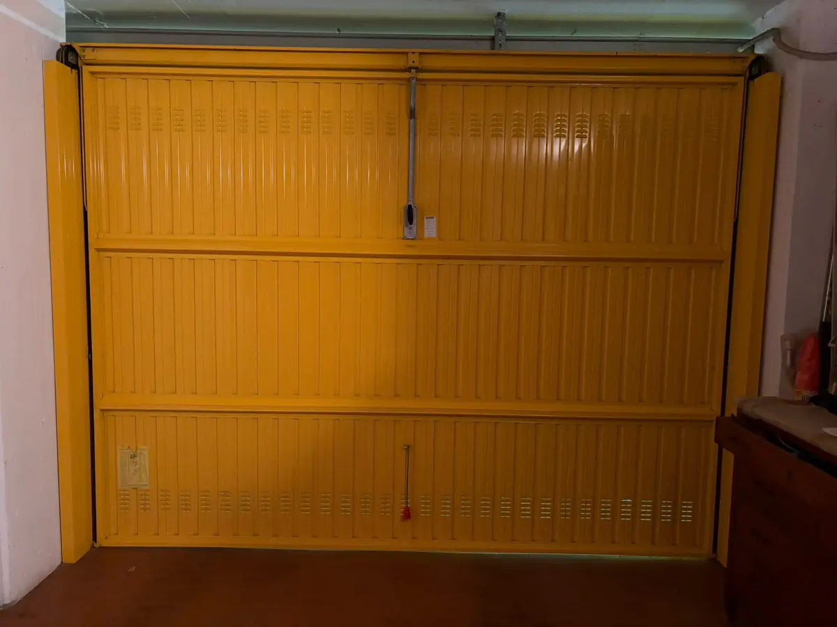Porte basculanti per garage a Forlì e Cesena — lavoro realizzato in Romagna