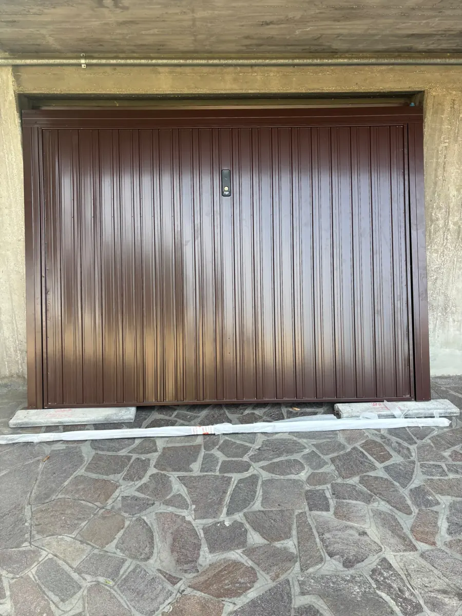Porta basculante marrone — Porte basculanti Forlì Cesena