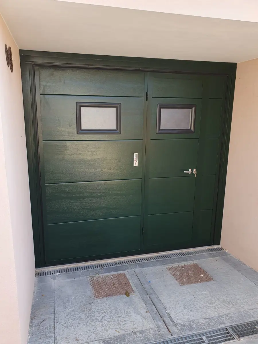 Portone per garage installato in Romagna