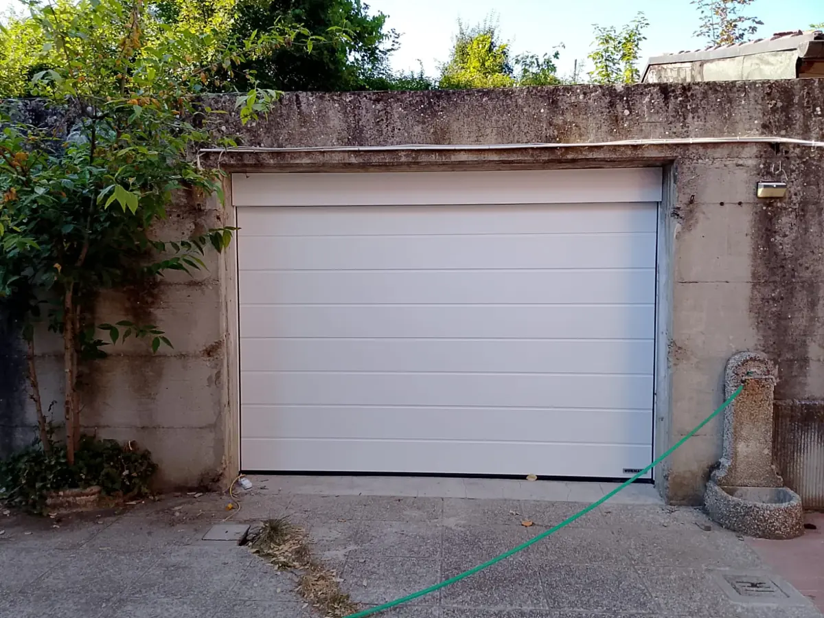 Portone per garage installato a Rimini