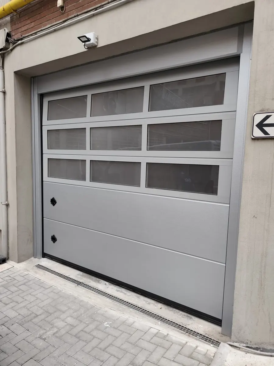 Portone per garage installato in Romagna